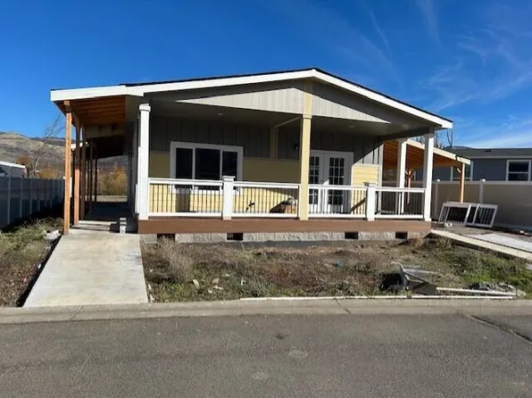 333 Mountain View Dr Unit 36, Talent, OR 97540