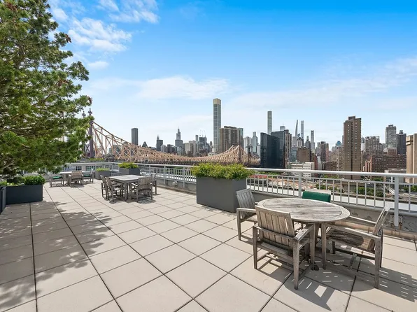 425 Main St APT 7S, New York, NY 10044