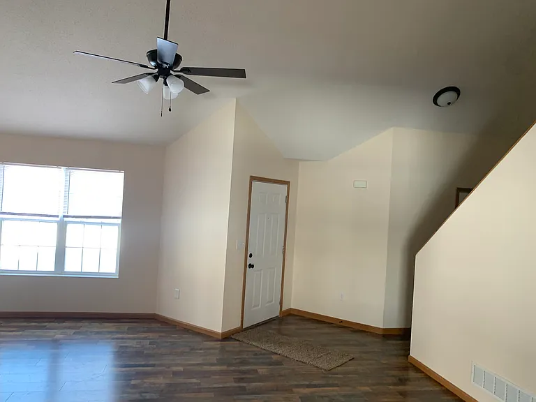 520 Wood Thrush St #B — Photo 3