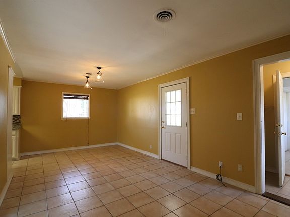 5th image of 2105 Cottonwood Dr