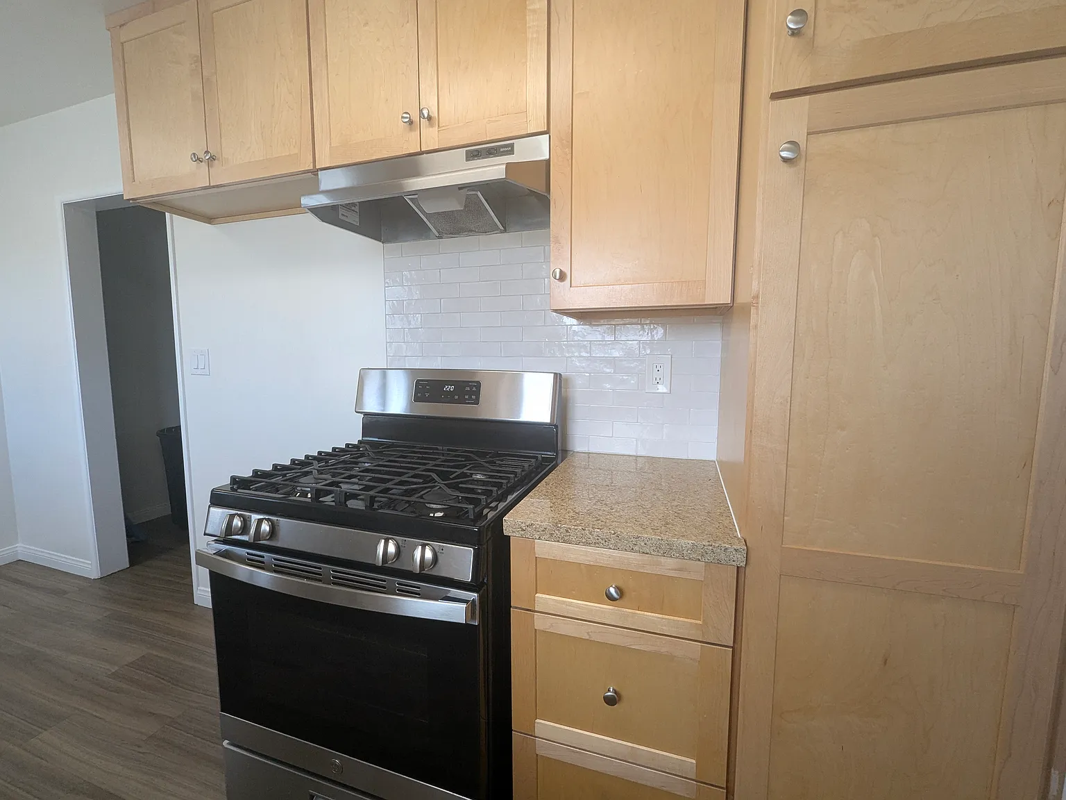 2 bed, 800 sqft, $2,275 — Photo 4