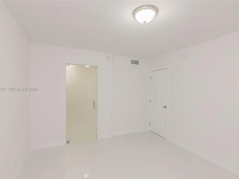 3755 NE 167th St #6 — Photo 17