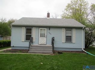 307 N Chicago Ave, Madison, SD 57042