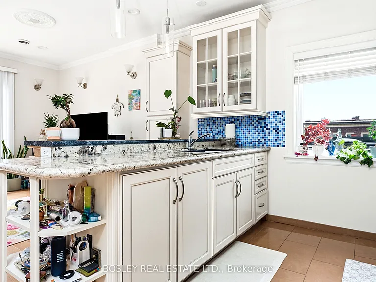115 Roncesvalles Ave #3 — Photo 10