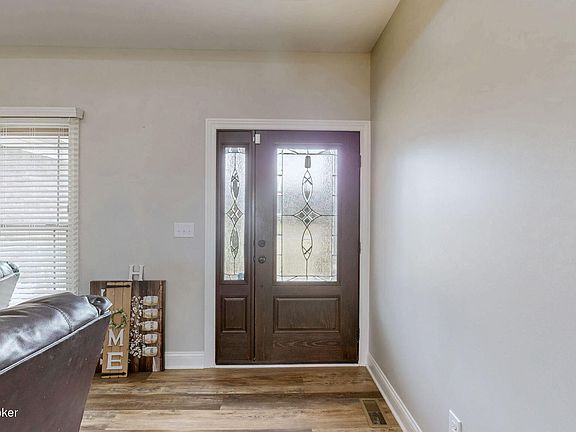 5th image of 670 Meadowland Trl