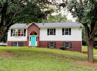 2929 Poinsetta Dr, Winston Salem, NC 27107