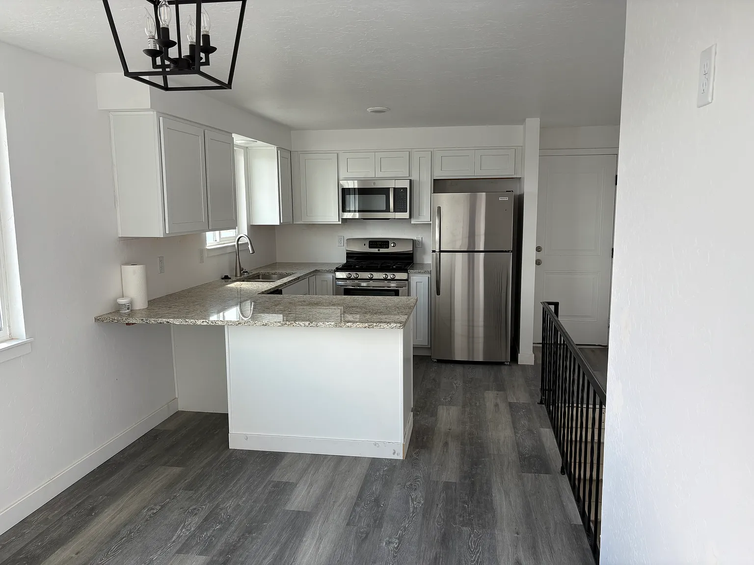 2 bed, 1000 sqft, $2,100 — Photo 2