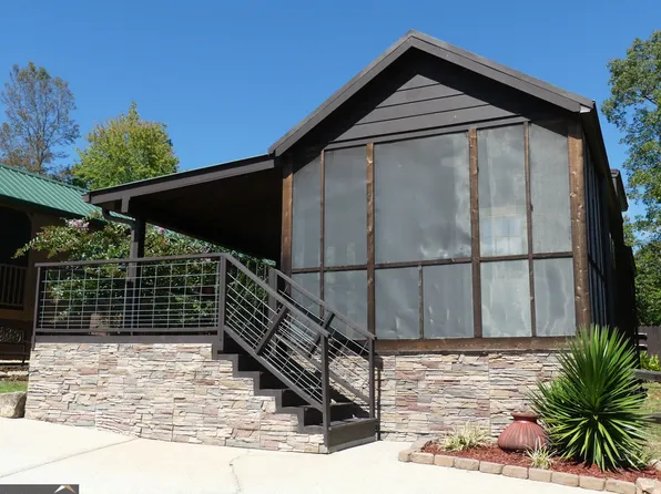 205 Stag Leap Dr, Cleveland, GA 30528