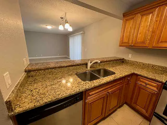 1700 Windorah Way E — Photo 9
