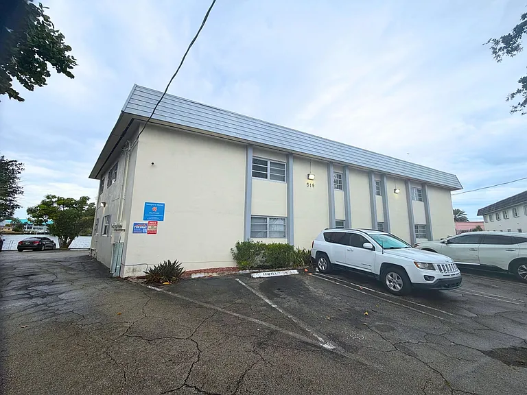 519 W Kalmia Dr #2 — Photo 1