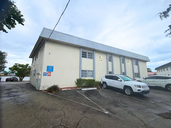 519 W Kalmia Dr, Lake Park, FL