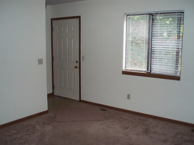 2 bed, 1.5 bath, 1000 sqft, $1,400 — Photo 3