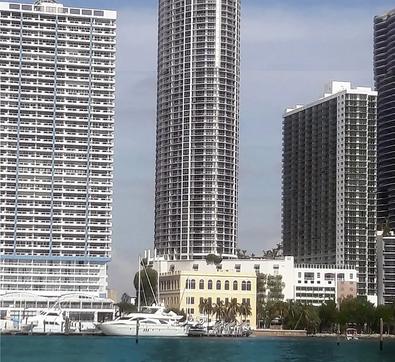 Opera Tower — Photo 1