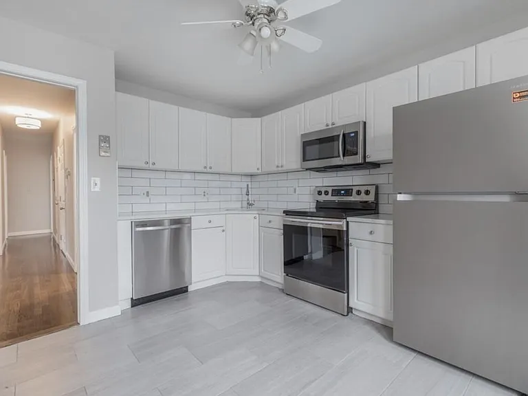 15 Aspinwall Ave #4 — Photo 2