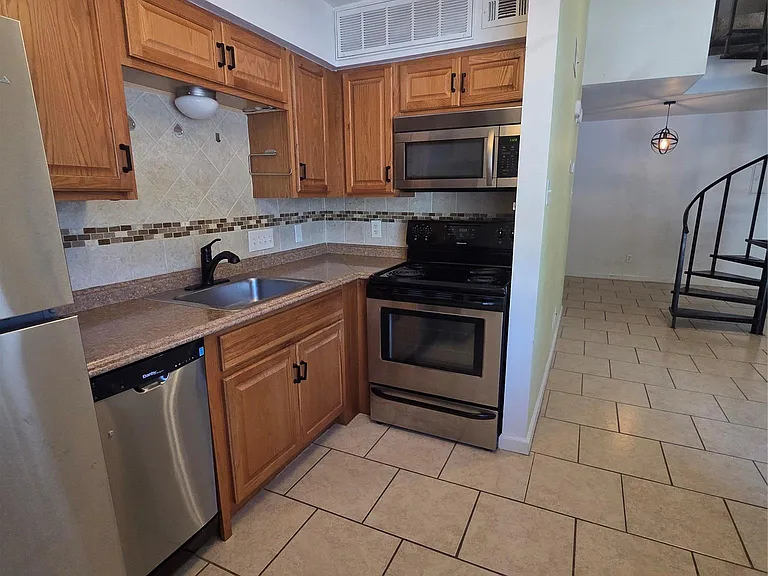 1840 Burton Dr #142 — Photo 8