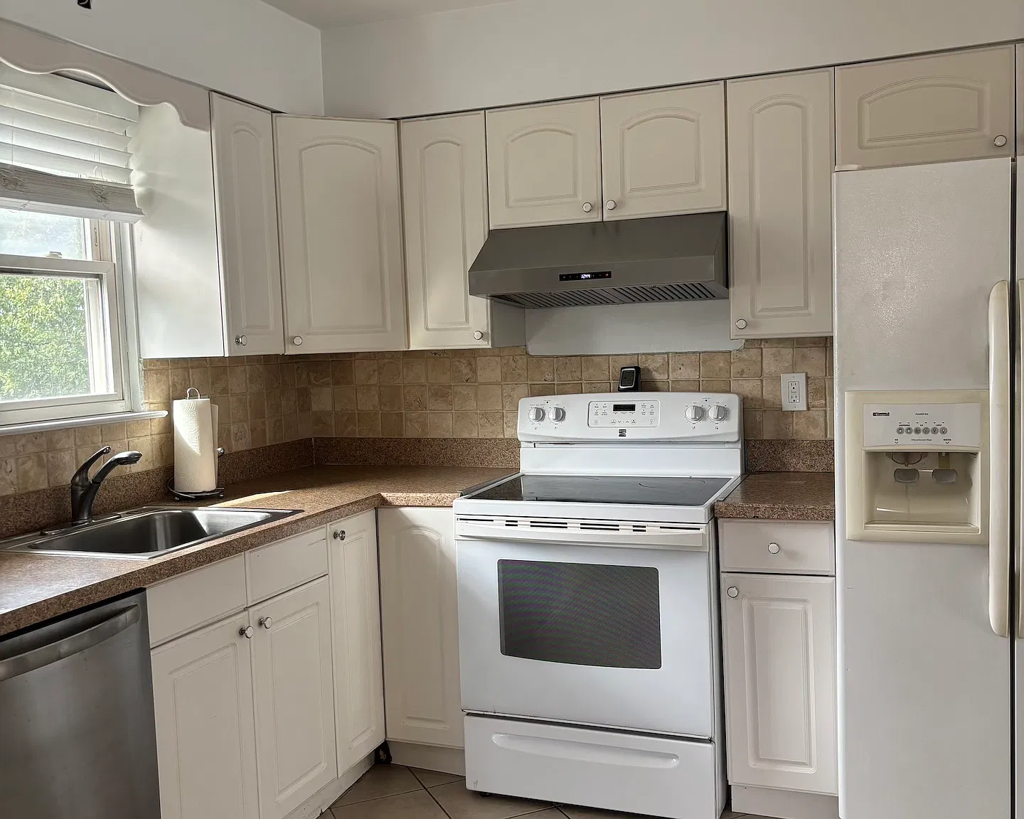 3 bed, 2408 sqft, $3,500 — Photo 3