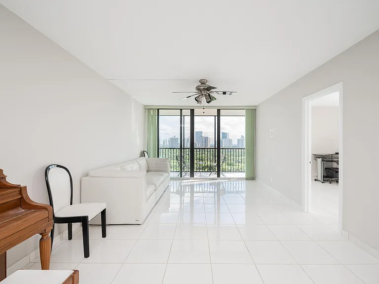20335 N Country Club Dr #1704 — Photo 4