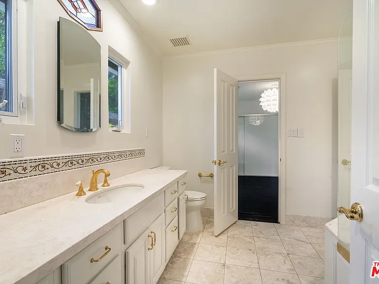 4645 Petit Ave — Photo 11