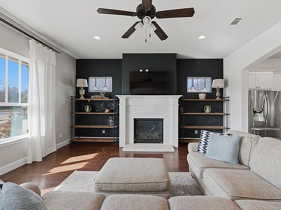 5th image of 212 Bluestem Ln