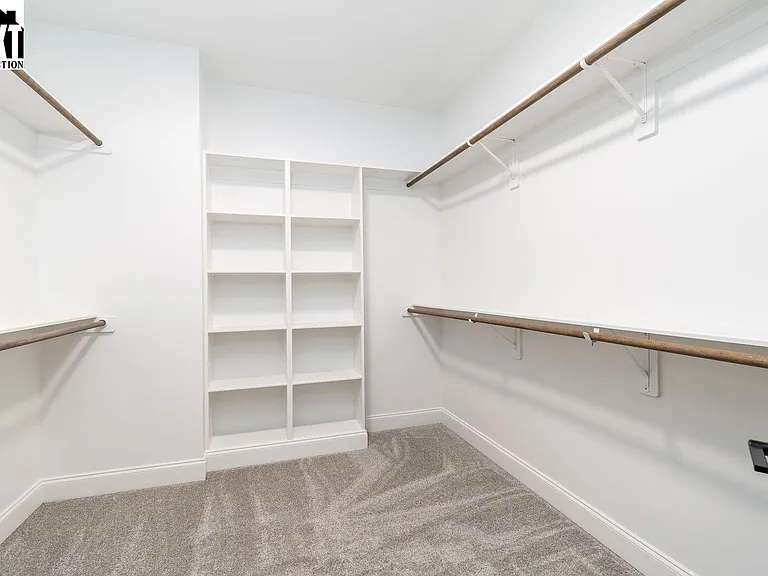 126 Creekside Dr — Photo 1