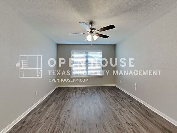 4th image of 17919 Royal Gate Ln