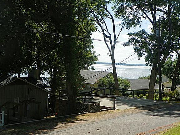 3rd image of 113 Latimer Dr