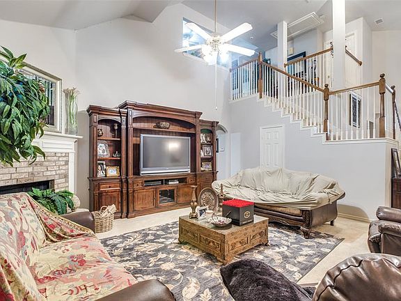 4th image of 1815 Fairfax Dr