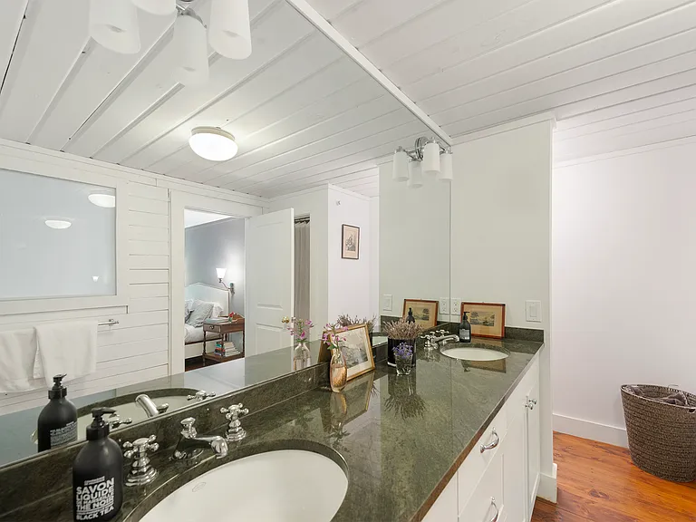 809 Edge Of Woods Rd — Photo 17