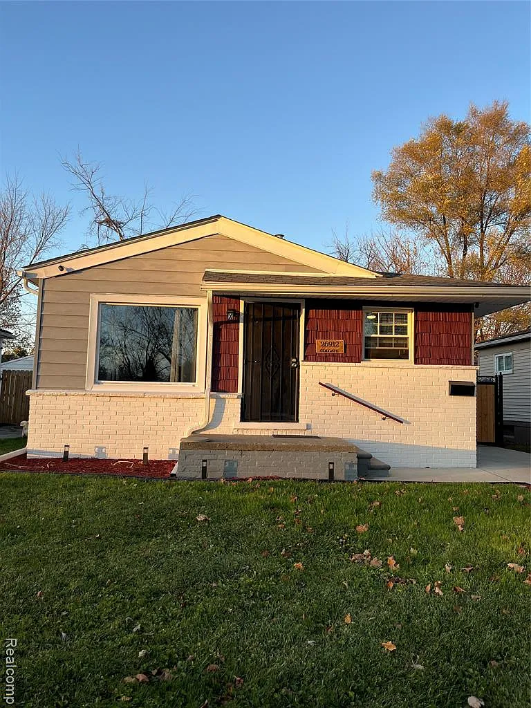 2 bed, 1.0 bath, 1552 sqft, $2,200 — Photo 1