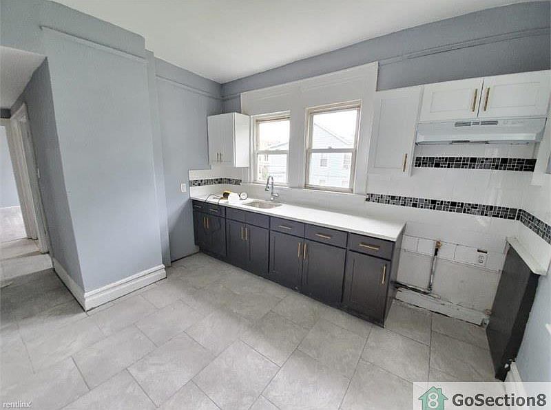 1st image of 171 Columbia Ave Floor 2