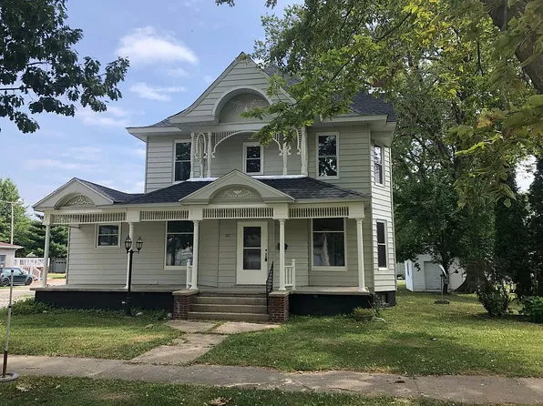 210 N Putnam St, Moweaqua, IL 62550