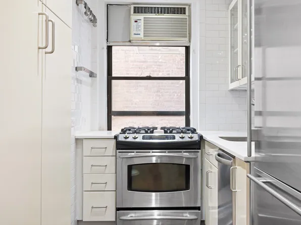 40 West 77th Street image 7 of 9