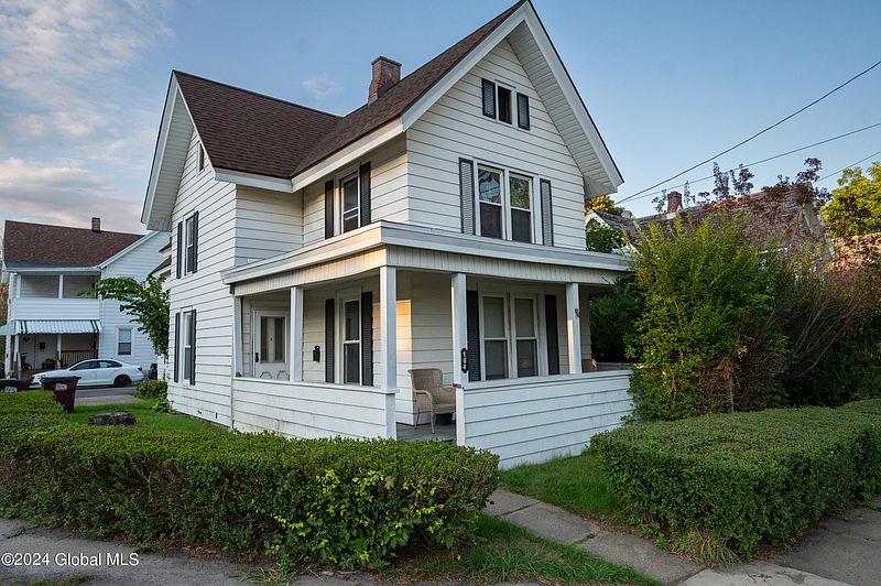 3rd image of 104 Lincoln Street