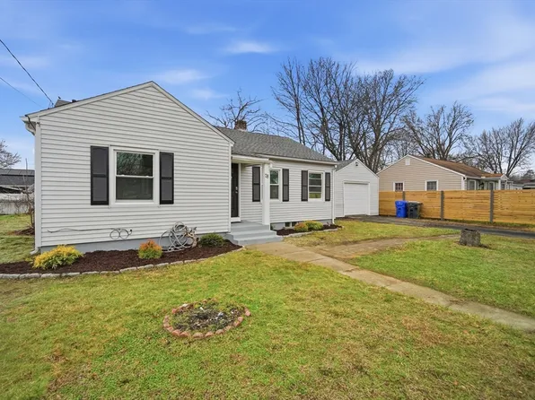 78 W Bay Path Ter, Springfield, MA 01109