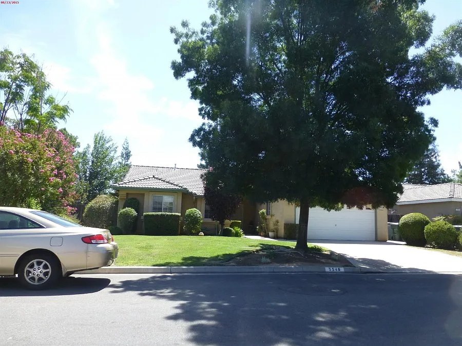 5546 N Ellendale Ave photo 1