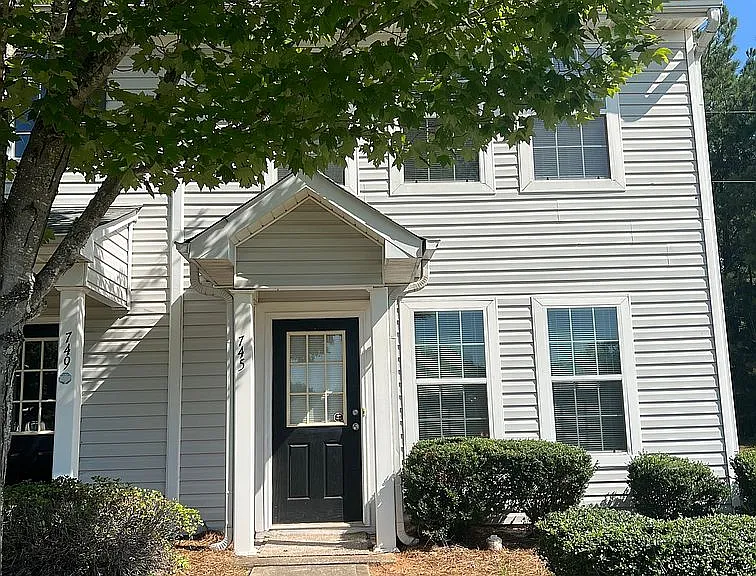 745 Outlook Way — Photo 1