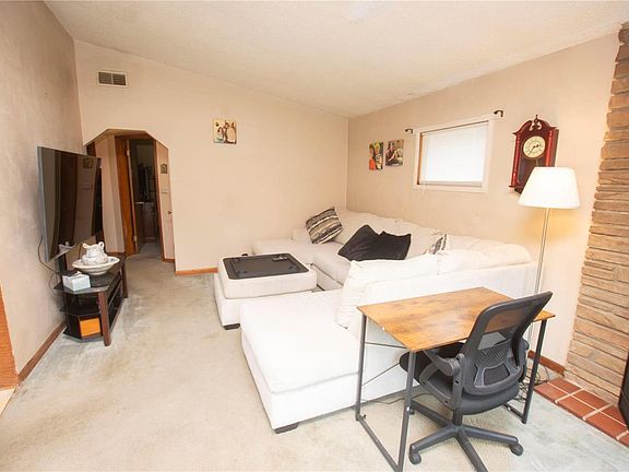 2nd image of 702 Valley Dr
