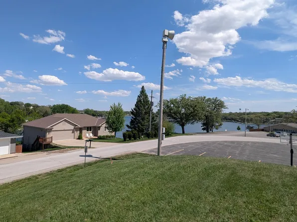 9403 Clubhouse Cir, Plattsmouth, NE 68048