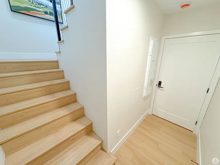 22 6th St #B — Photo 4