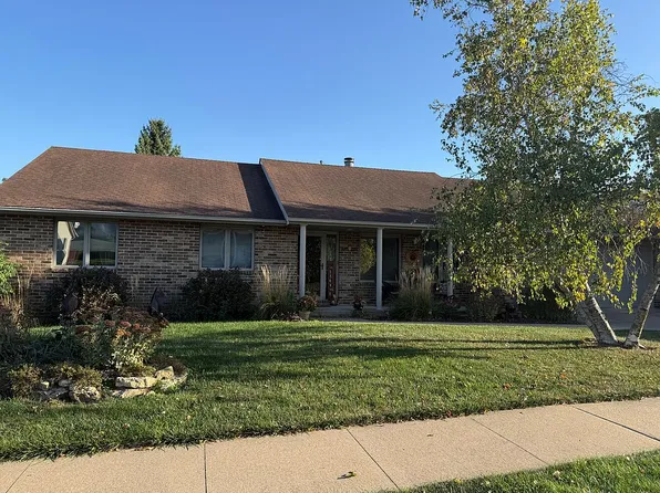 4842 Camelot Dr, Dubuque, IA 52002
