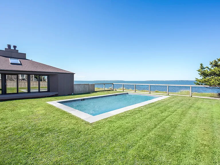 13 Peconic Ave — Photo 9