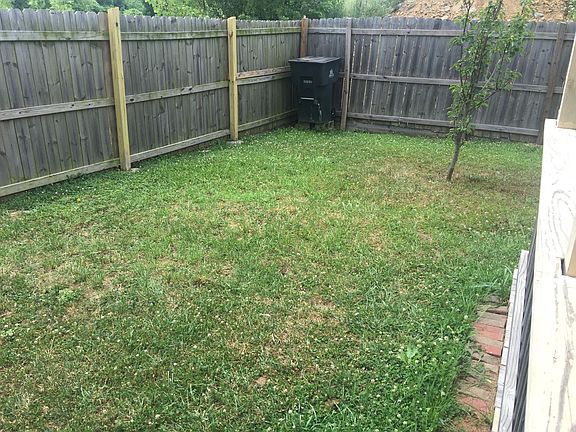 5th image of 812 Lyndon Parke Dr