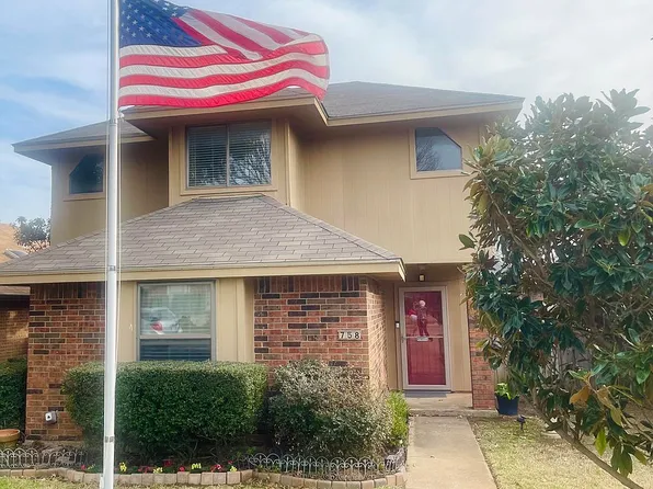 758 Red Oak Dr, Lewisville, TX 75067