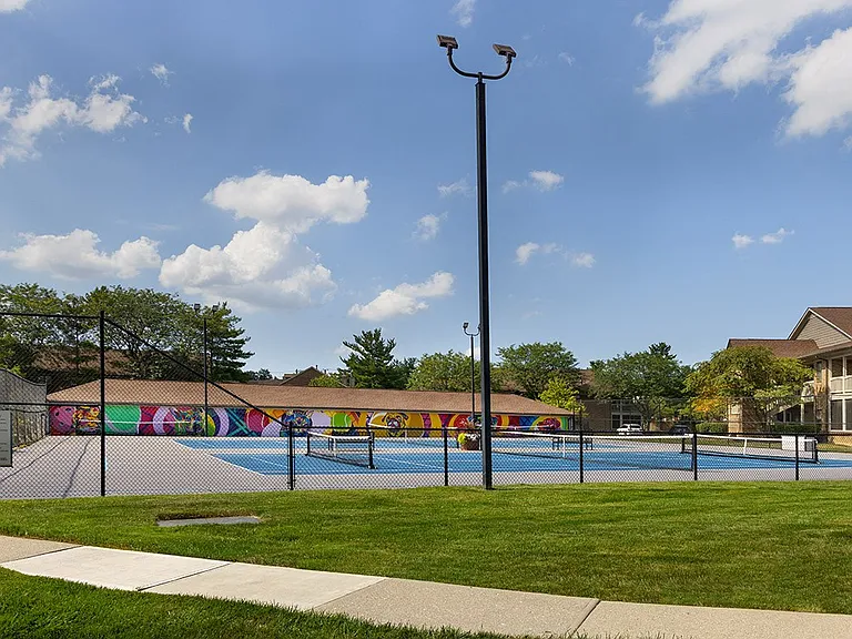 Willow Lake Apartments — Photo 61