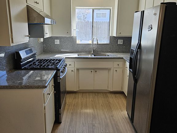 4th image of 3320 Montrose Ave APT A