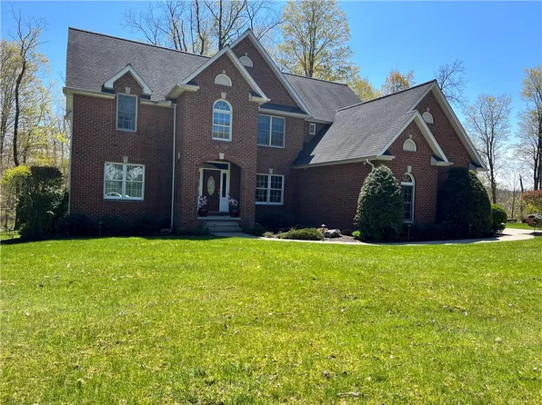 6025 Millstone Dr, Fairview, PA 16415