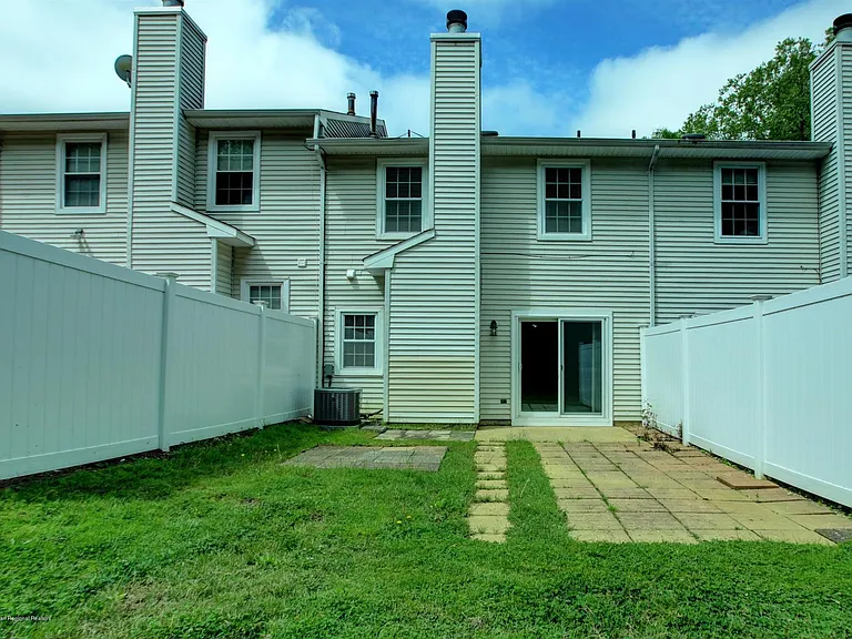 40 Staghorn Dr — Photo 22