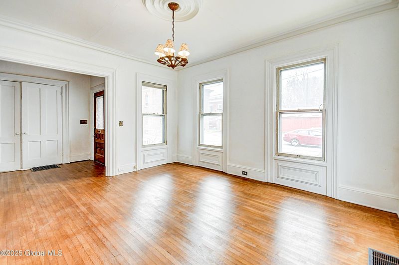 4th image of 6 Washington Street