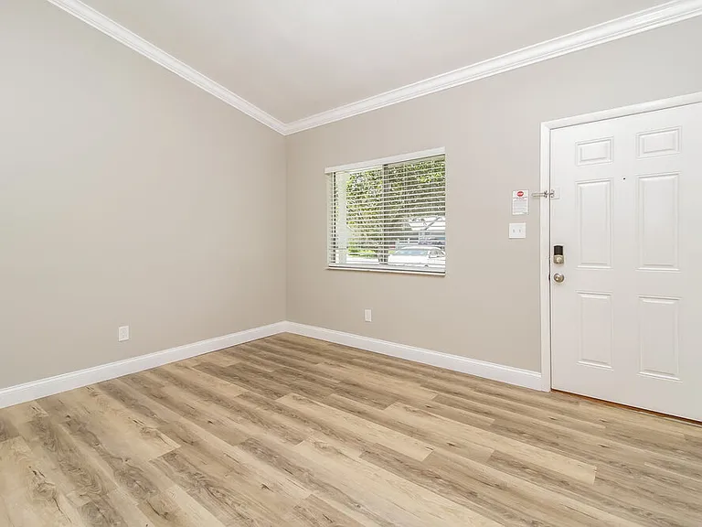 517 Sean Ct — Photo 7
