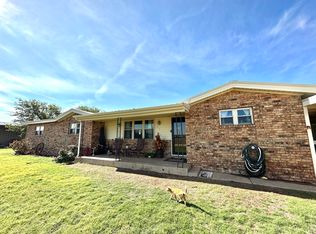 1105 SW 8th St, Lockney, TX 79241